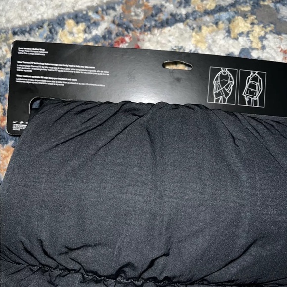 Nike Tech Pack Quilted Wrap Therma-FIT Scarf - Picture 3 of 4